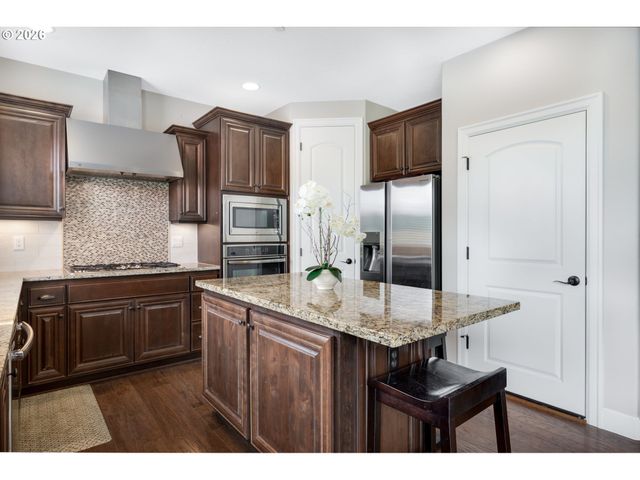 10729 Nw GLENMORE Way, Portland, OR 97229