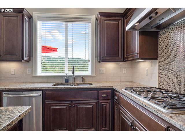 10729 Nw GLENMORE Way, Portland, OR 97229