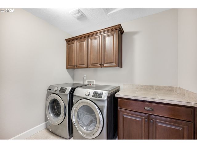 10729 Nw GLENMORE Way, Portland, OR 97229