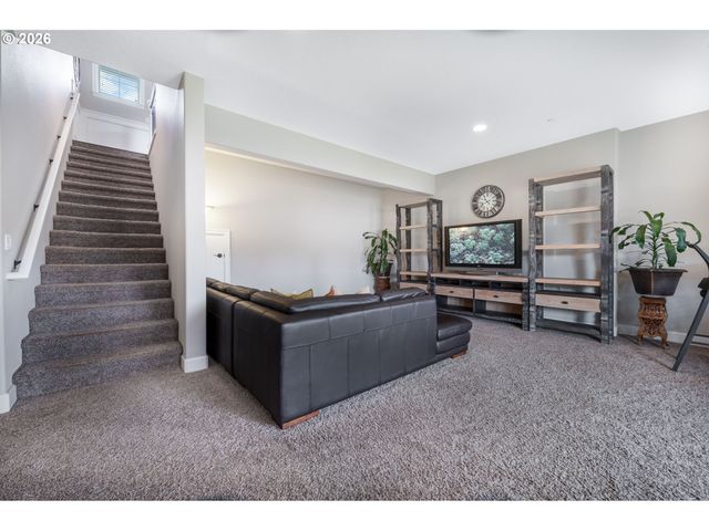 10729 Nw GLENMORE Way, Portland, OR 97229