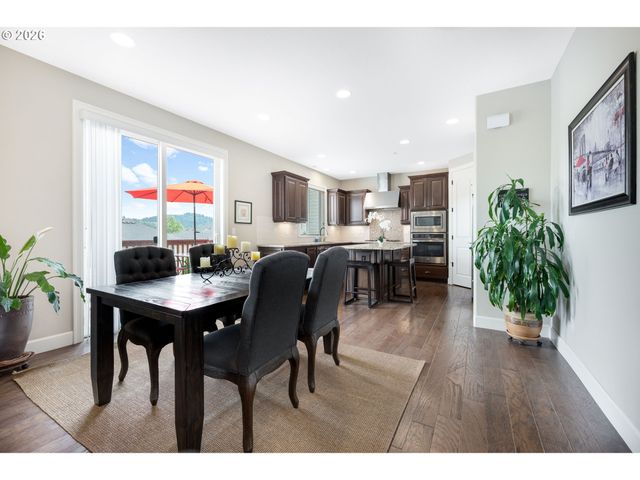 10729 Nw GLENMORE Way, Portland, OR 97229