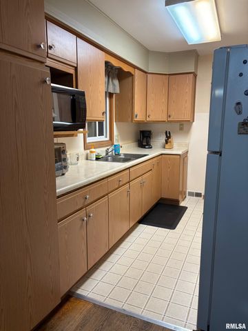 1614 ELMWOOD Street, South Jacksonville, IL 62650