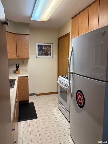 1614 ELMWOOD Street, South Jacksonville, IL 62650