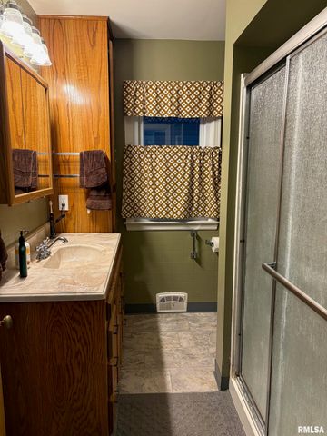 1614 ELMWOOD Street, South Jacksonville, IL 62650