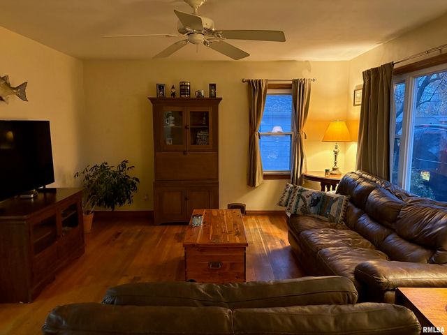 1614 ELMWOOD Street, South Jacksonville, IL 62650