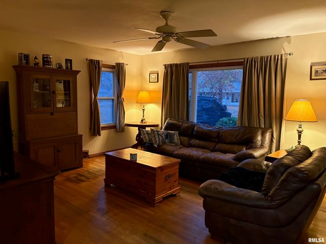 1614 ELMWOOD Street, South Jacksonville, IL 62650