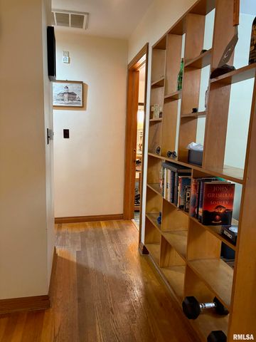 1614 ELMWOOD Street, South Jacksonville, IL 62650