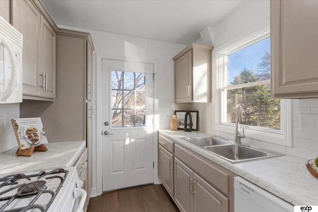 3202 Wallace Avenue, Bellevue, NE 68046