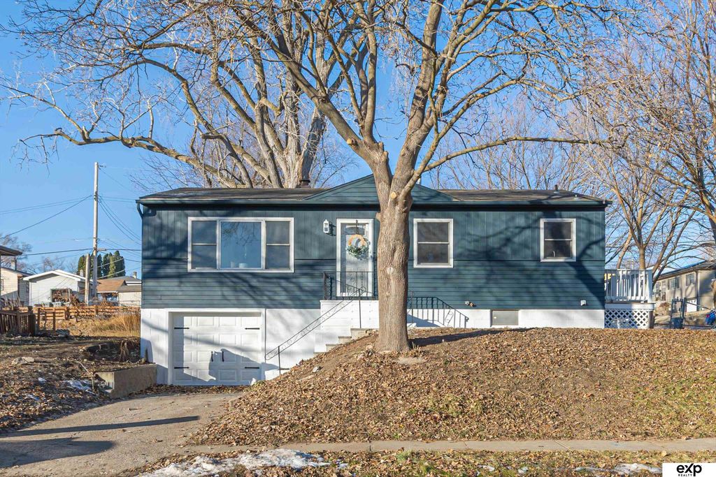3202 Wallace Avenue, Bellevue, NE 68046