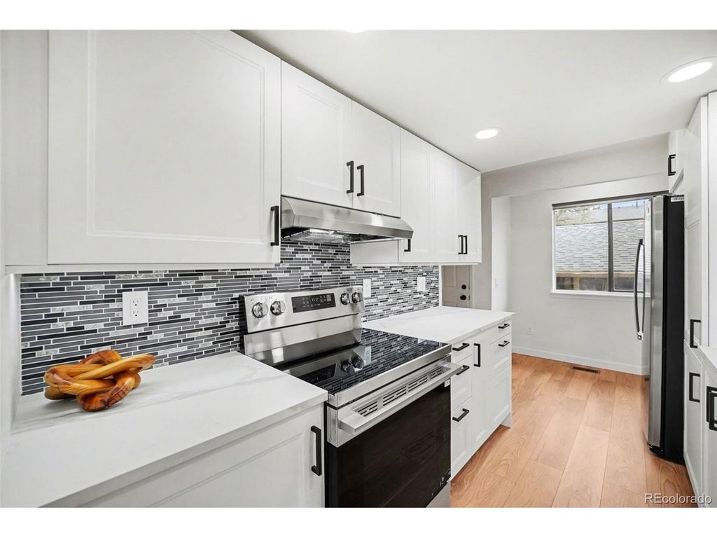 8711 Carr Loop, Arvada, CO 80005