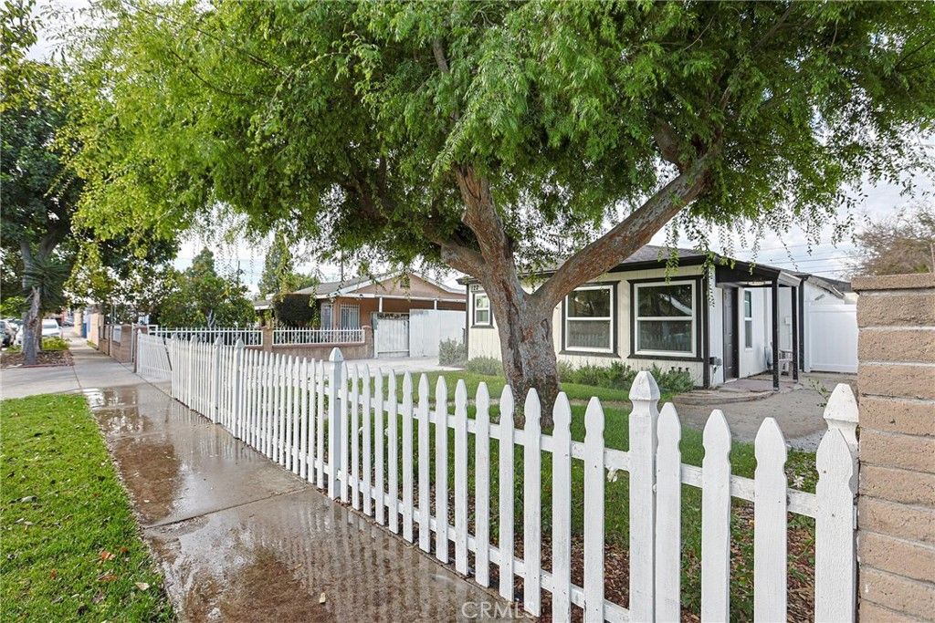 122 N Bewley Street, Santa Ana, CA 92703 — photo 2
