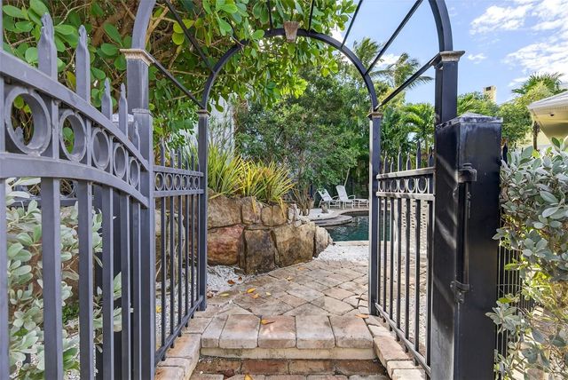 7152 POINT OF ROCKS CIRCLE, Sarasota, FL 34242