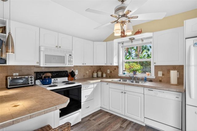 7152 POINT OF ROCKS CIRCLE, Sarasota, FL 34242