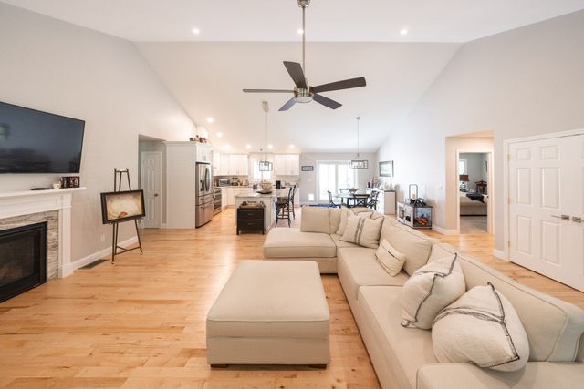 17 Harwood Farm Road, Southbridge, MA 01550