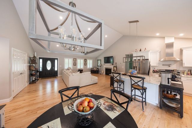 17 Harwood Farm Road, Southbridge, MA 01550
