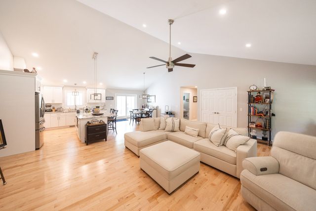 17 Harwood Farm Road, Southbridge, MA 01550