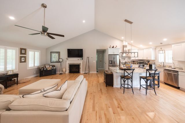 17 Harwood Farm Road, Southbridge, MA 01550
