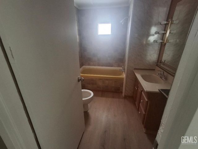 1501 Calcutta Drive 9, Bakersfield, CA 93307