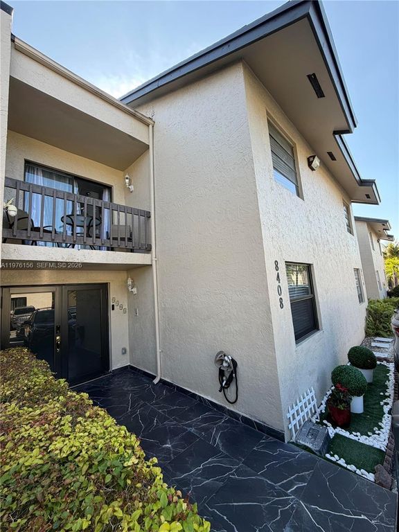 8408 NW 8th St 8408, Miami, FL 33126