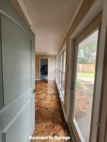 941 Magnolia Street, Lake Jackson, TX 77566