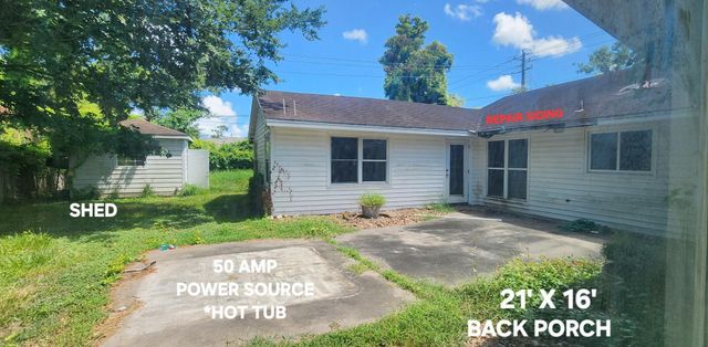 941 Magnolia Street, Lake Jackson, TX 77566