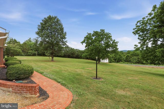 2447 HEADQUARTERS RD, Edinburg, VA 22824