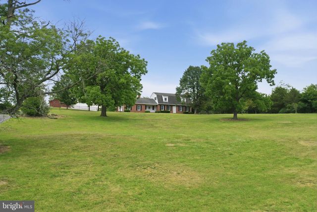 2447 HEADQUARTERS RD, Edinburg, VA 22824