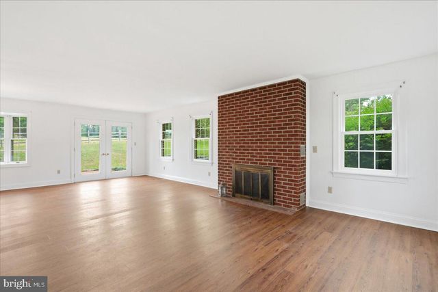 2447 HEADQUARTERS RD, Edinburg, VA 22824