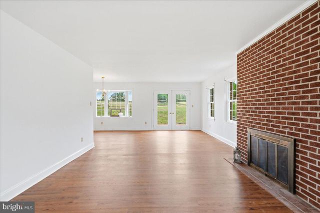 2447 HEADQUARTERS RD, Edinburg, VA 22824