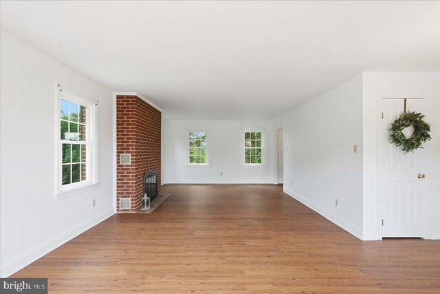 2447 HEADQUARTERS RD, Edinburg, VA 22824
