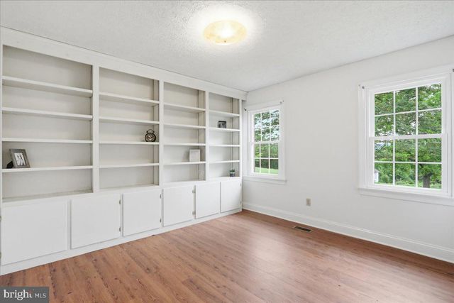 2447 HEADQUARTERS RD, Edinburg, VA 22824
