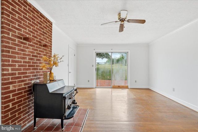 2447 HEADQUARTERS RD, Edinburg, VA 22824