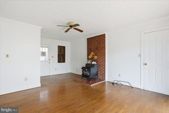 2447 HEADQUARTERS RD, Edinburg, VA 22824