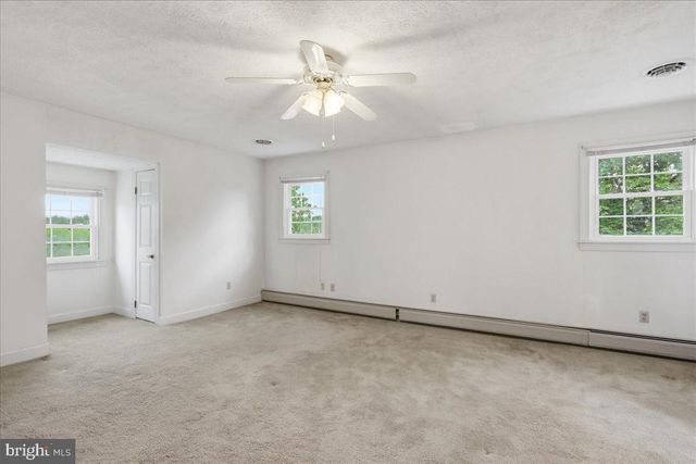 2447 HEADQUARTERS RD, Edinburg, VA 22824