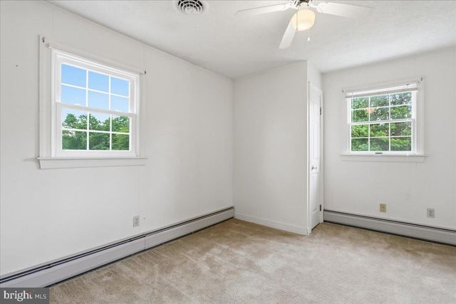 2447 HEADQUARTERS RD, Edinburg, VA 22824