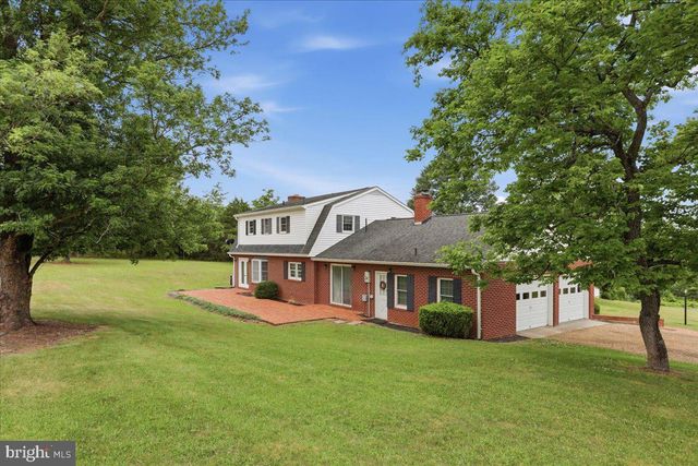2447 HEADQUARTERS RD, Edinburg, VA 22824