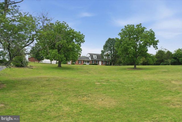 2447 HEADQUARTERS RD, Edinburg, VA 22824