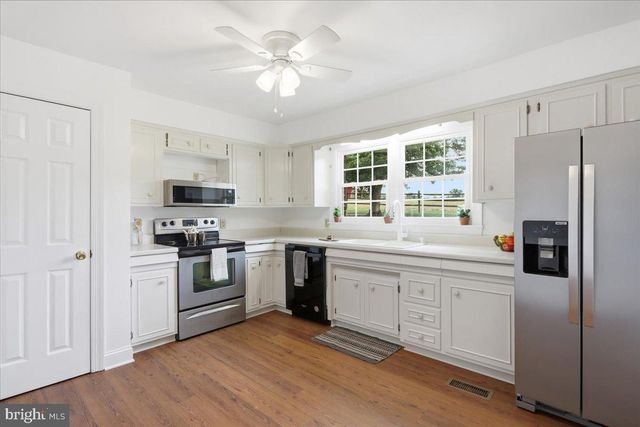 2447 HEADQUARTERS RD, Edinburg, VA 22824