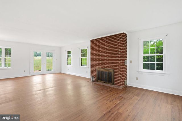 2447 HEADQUARTERS RD, Edinburg, VA 22824