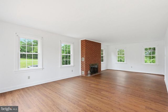 2447 HEADQUARTERS RD, Edinburg, VA 22824