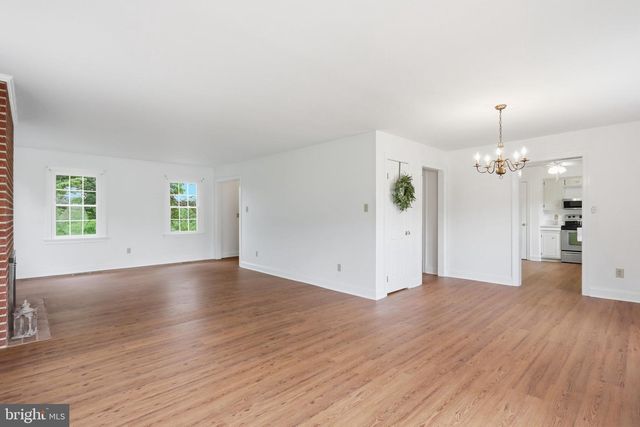 2447 HEADQUARTERS RD, Edinburg, VA 22824