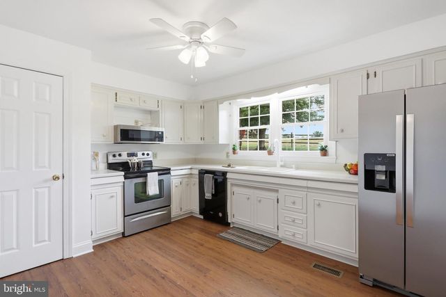 2447 HEADQUARTERS RD, Edinburg, VA 22824