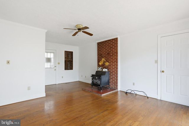 2447 HEADQUARTERS RD, Edinburg, VA 22824