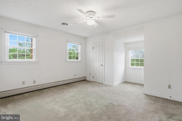 2447 HEADQUARTERS RD, Edinburg, VA 22824