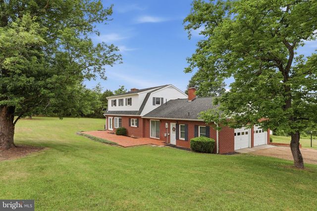 2447 HEADQUARTERS RD, Edinburg, VA 22824