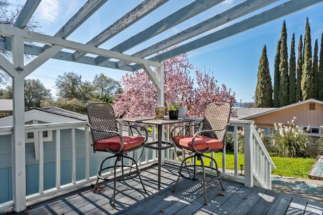 2960 Oak Crest Ave, Lucerne, CA 95458