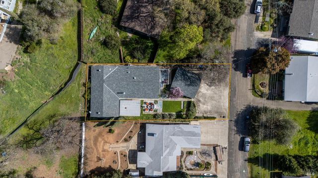 2960 Oak Crest Ave, Lucerne, CA 95458