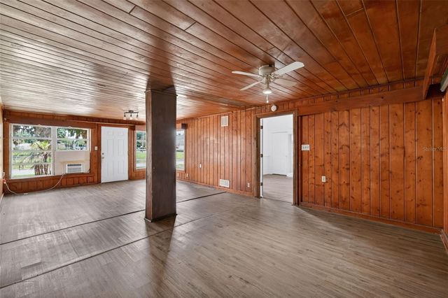 527 E LEMON AVENUE, Eustis, FL 32726