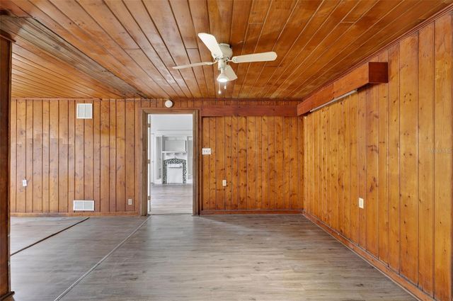 527 E LEMON AVENUE, Eustis, FL 32726