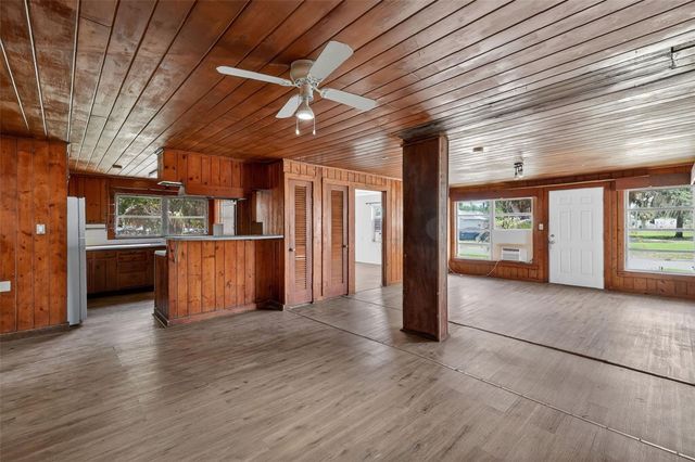 527 E LEMON AVENUE, Eustis, FL 32726